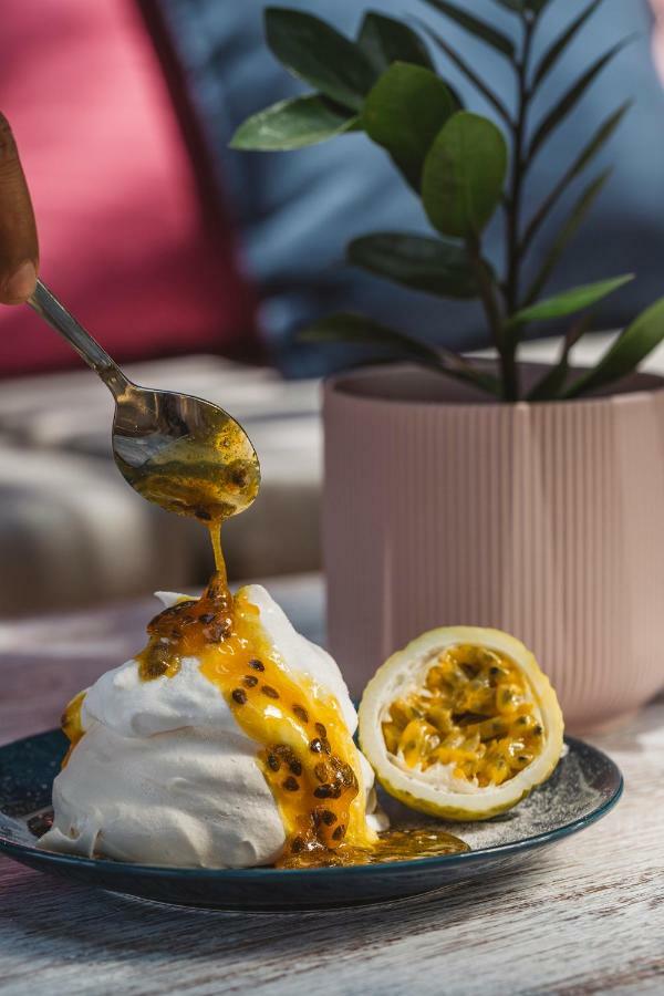 Sea Salt Society Hotel Hikkaduwa Kültér fotó